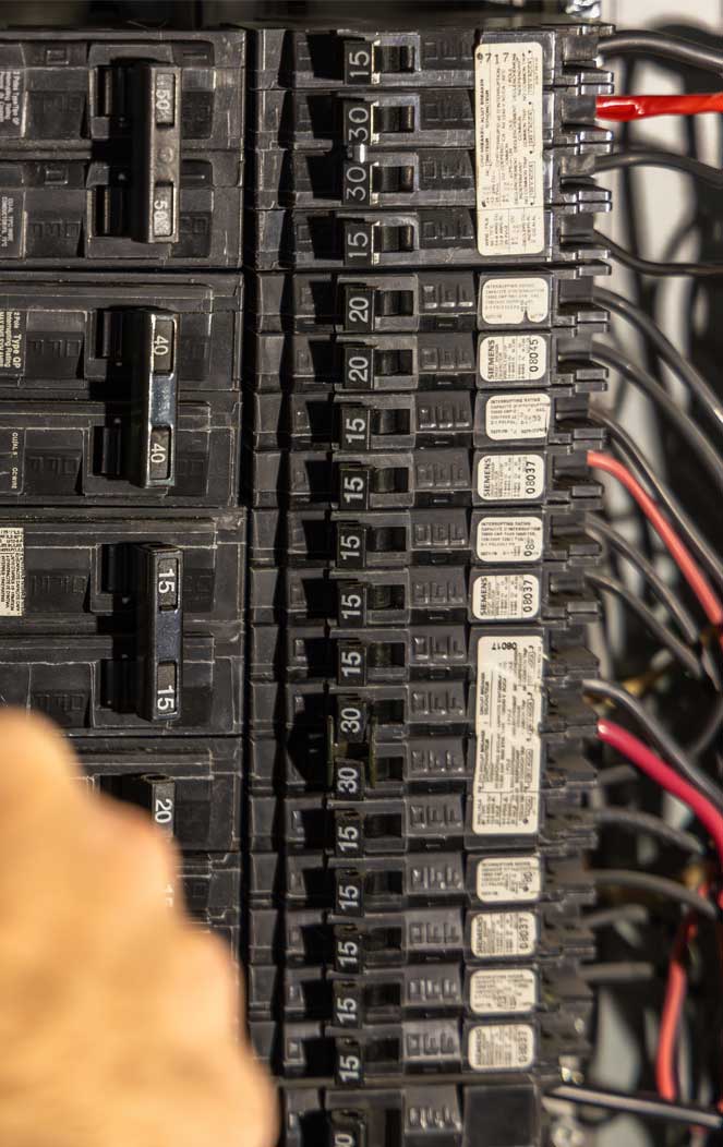 Why Choose L & E for Your Houston Electrical Panel Upgrade Section Image